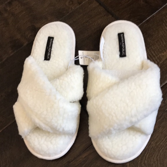 NWT: Banana Republic fuzzy slippers - Picture 2 of 5